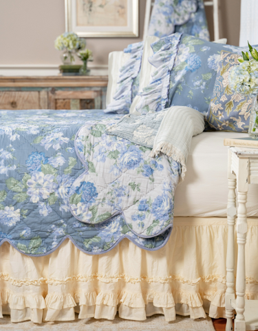 April Cornell Quilts, Everlasting - Dreamy Blue